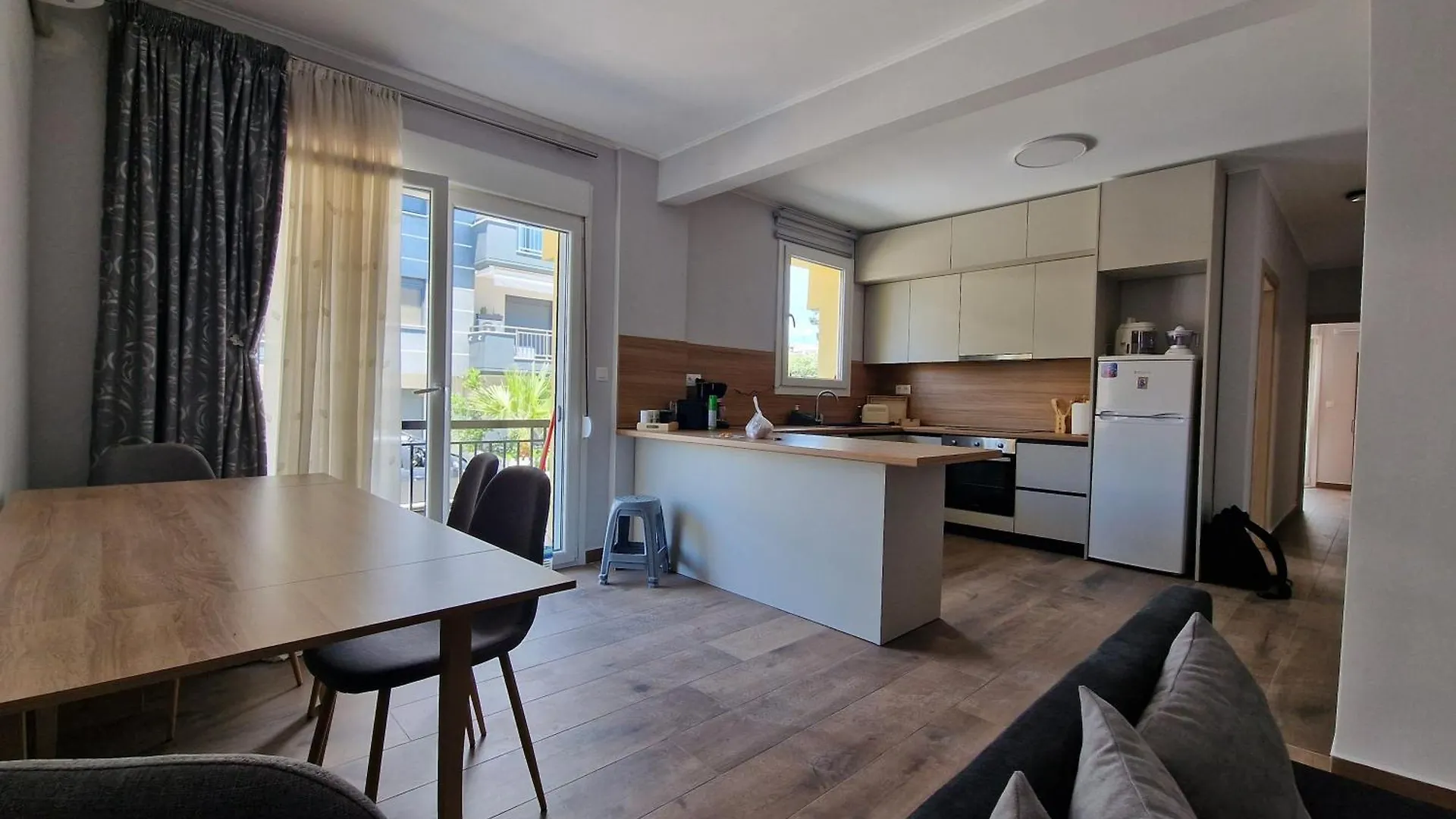 Konstantinos Apartment location